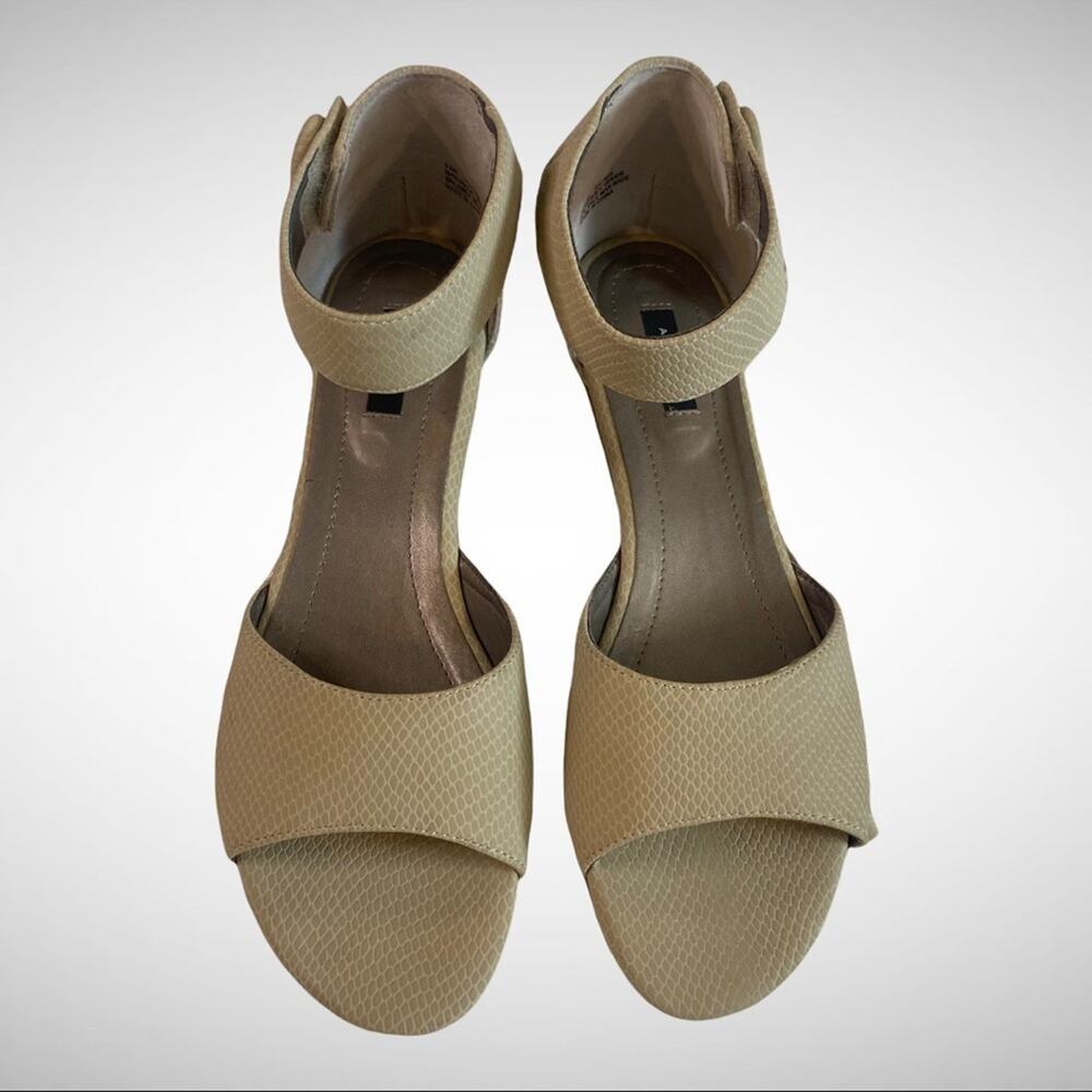 Array Havana Ankle Strap Wedge Size 9.5n - image 3